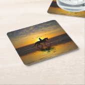 馬とライダーの上のビーチドレスセージサンセット スクエアペーパーコースター (アングル)