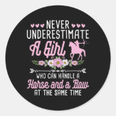 馬と弓のアーチを扱うことができる女の子を馬に乗せる ラウンドシール (正面)