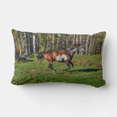 馬と木の絵を描馬をカータリングウマ科の写真 ランバークッション (裏面)