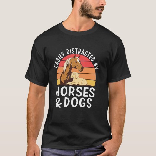 馬と犬に気を取られがちです 好きなハート Tシャツ (正面)