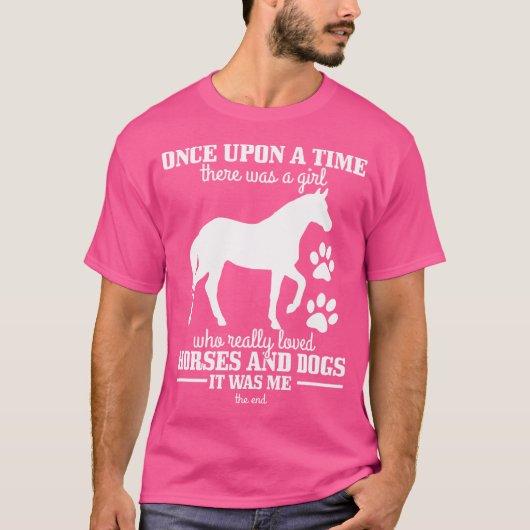 馬と犬の面白い馬術 馬好きの女性 Tシャツ (正面)