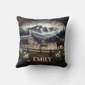 馬と納屋のある冬の山の風景 クッション (裏面)