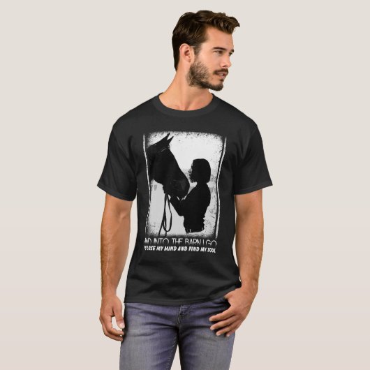 馬と納屋の中に頭を失いに行く Tシャツ (正面フル)