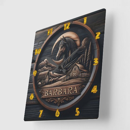 馬と納屋の風景を特色にした木彫り スクエア壁時計 (傾斜)