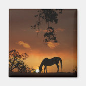 馬と美しい日の出 マグネット (正面)