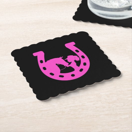 馬と西ハットのホットピンクの馬蹄付き女の子 ペーパーコースター (アングル)