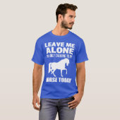 馬と話してるからひとりにして 馬に乗る人 おもしろTシャツ Tシャツ (正面フル)