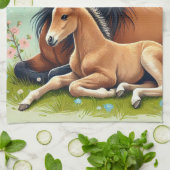 馬と馬が春で休む キッチンタオル (折り畳み)