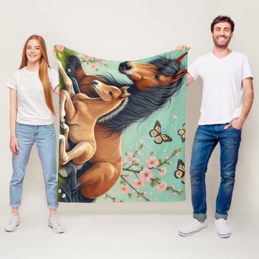 馬と馬が春で休む フリースブランケット (インサイチュ)