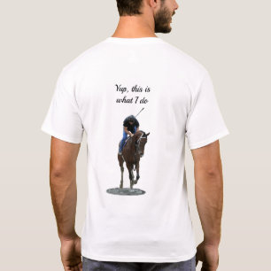 馬と騎手のBシャツをギャロピングでサラブレッドに走らせる Tシャツ