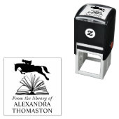 馬に乗った人物が開いた本を飛び越える図書館名 セルフインキングスタンプ (インサイチュ)