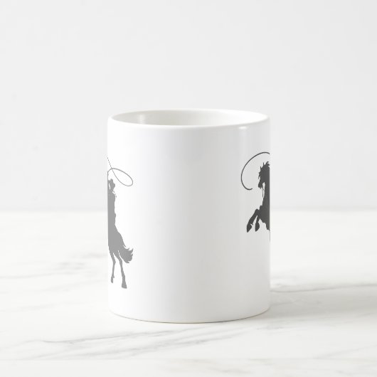 馬に乗って投げ縄を投げるカウボーイ コーヒーマグカップ (中央)