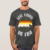 馬に乗って熊の兄弟ゲイを救う Tシャツ (正面)