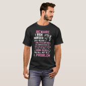 馬に乗るので気をつけて 馬は面白い Tシャツ (正面フル)