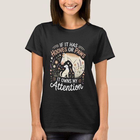 馬に乗るキュートな犬と馬のデザイン Tシャツ (正面)