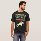 馬に乗る娘を持つお父さんほど素敵な人はいない ビンテージ風 Tシャツ (正面フル)