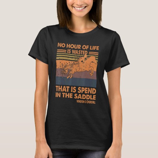 馬に乗る 乗馬中に時間を無駄にしたことはない 馬の引用 Tシャツ (正面)