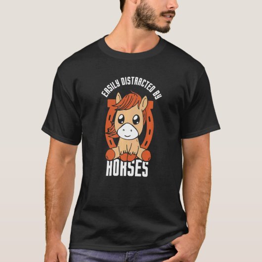 馬に夢中になりやすい 馬乗り 馬 競馬 Tシャツ (正面)