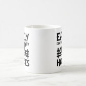 馬に容易に気を取られる コーヒーマグカップ (中央)