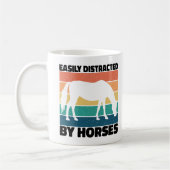 馬に気を取られがち 農場愛好家 クール コーヒーマグカップ (左)