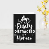 馬に簡単に気を散らす – 馬好きの馬 カード (黄色い花)