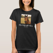 馬のある生活は最高 手書き風モノグラム Tシャツ (正面)