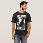 馬のおもしろい贈り物に乗る動物スポーツ Tシャツ (正面フル)