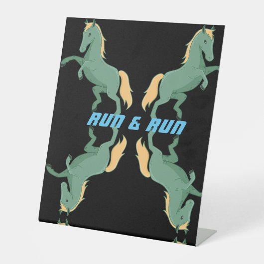 馬のイメージとプラスティック走ペデスタルサイン走。 台座サイン (正面)