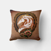 馬のエレガント頭は花で飾られた。 クッション (裏面)