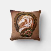 馬のエレガント頭は花で飾られた。 クッション (正面)