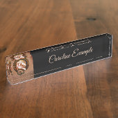 馬のエレガント頭は花で飾られた。 デスクネームプレート (側面)