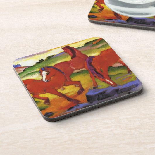 馬のコースターを牧草を食べているフランツ・マルク コースター (左側)