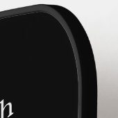 馬のダークピックボールパドルを保持する男 ピックルボールラケット (左詳細)