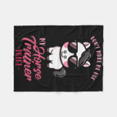 馬のトレーナーの声をエクエストリに使わせるな フリースブランケット (正面(横))