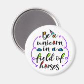 馬のフィールドでユニコーンになるタイポグラフィZKA マグネット (正面/裏面)