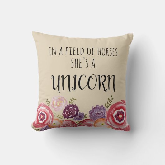 馬のフィールドで彼女はユニコーン枕 クッション (正面)