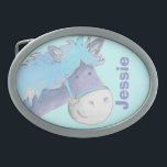 馬の一流の子供の青いベルトの留め金 卵形バックル<br><div class="desc">子供へ乗馬のバックルはあなたの名前またはあなたの馬か子馬の名前とカスタマイズ。 この例は"Jessie"を読みます。 若い馬のライダーのためのかわいいバックルはこと愛子馬からかい。 中心および子供の乗馬学校のキャンプを学んでいる若い馬のライダーの親および騎手のために完成して下さい。 サラTrett著独特に絵を描かれ、設計されていて。</div>