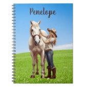 馬の女の子の乗馬の牧草地パーソナライズ ノートブック (正面)