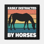 馬の恋人に簡単に気を取られて可愛いポニーおもしろい マグネット (正面)