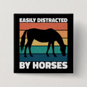 馬の恋人に簡単に気を取られて可愛いポニーおもしろい 缶バッジ (正面)