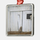 馬の接着は納屋の窓の先頭に立ちます メタルオーナメント (左)