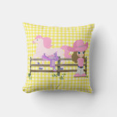 馬の柵とサドルを持つ小さな女性のカーボーイ クッション (正面)