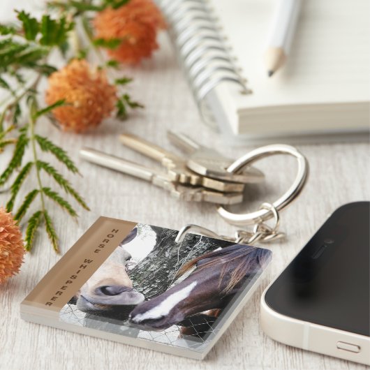 馬の泡立て器2頭のキスをする馬 キーホルダー (正面右)