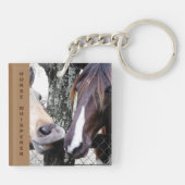 馬の泡立て器2頭のキスをする馬 キーホルダー (裏面)