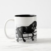 馬の謙遜 ツートーンマグカップ (左)