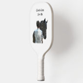 馬の軽いピックボールパドルを保持する人 ピックルボールラケット (左)