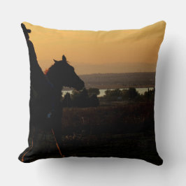 馬の農場牧場乗車は西部のウマ科のなペットを遊ばします クッション