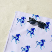 馬の青いビーチタオル – 色を選択 ビーチタオル (インサイチュ)