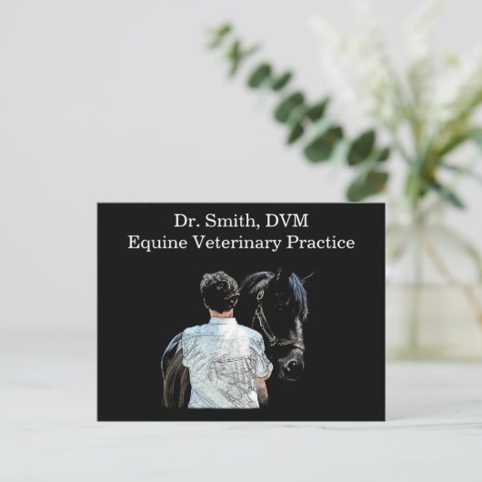 馬の黒い葉書を持つ男 ポストカード (スタンド正面)