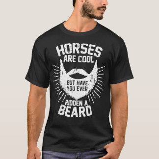 馬はカッコいいただ髭に乗った事がある Tシャツ